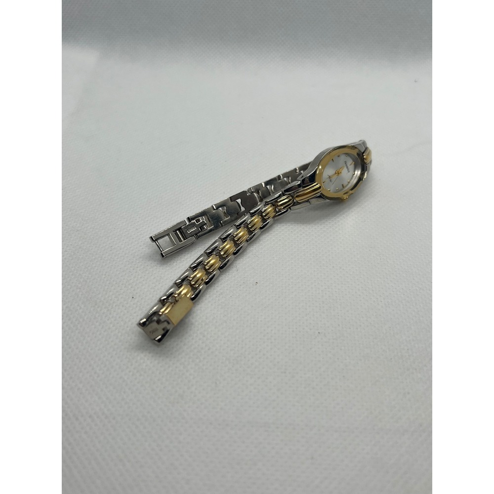 Armitron Two Tone Gold Silver Womens Watch‎ Oval Face Analog Quartz - Picture 3 of 5